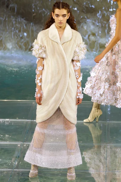 Look 10